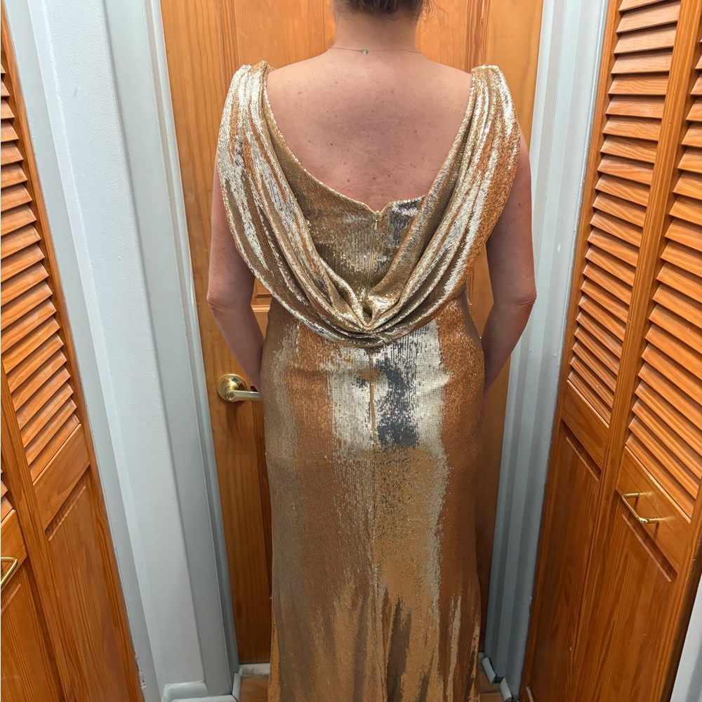 Gold evening gown - Picture 10 of 10